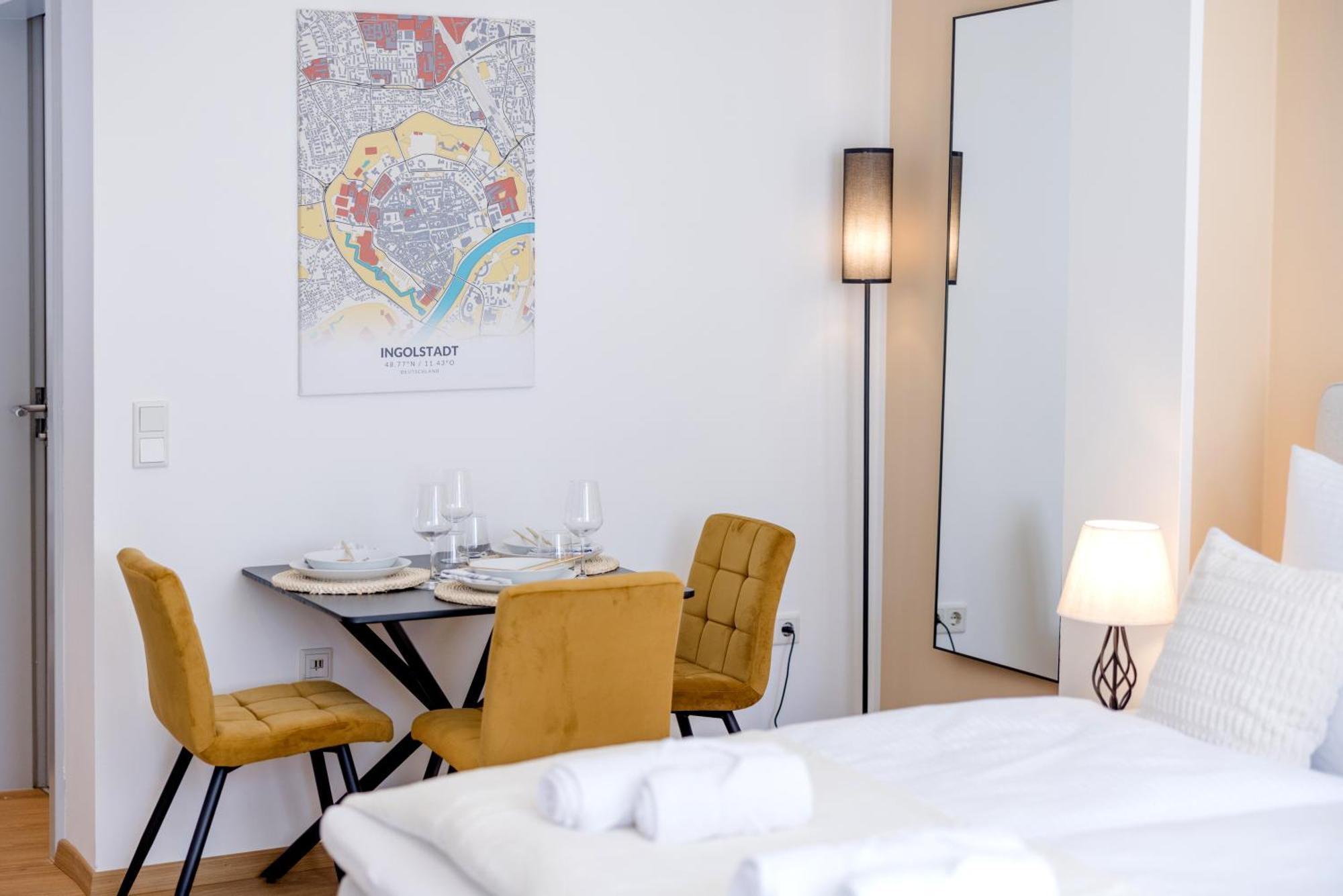 Lumen Homes - Altstadt-Studio Direkt Im Zentrum, Kueche, Netflix, Oeffentlicher Parkplatz Ums Eck Ingolstadt Exterior foto