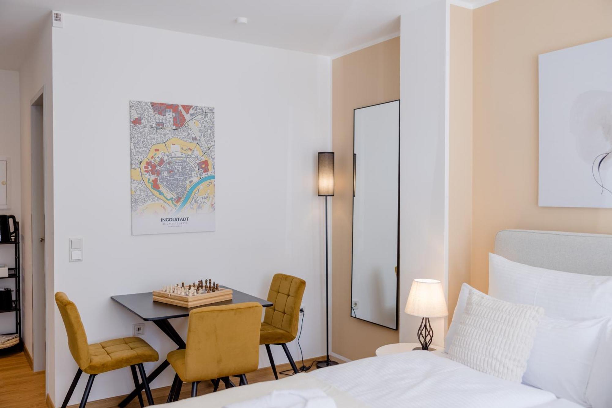 Lumen Homes - Altstadt-Studio Direkt Im Zentrum, Kueche, Netflix, Oeffentlicher Parkplatz Ums Eck Ingolstadt Exterior foto