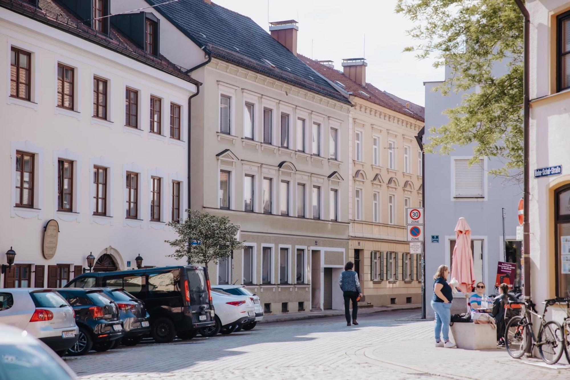 Lumen Homes - Altstadt-Studio Direkt Im Zentrum, Kueche, Netflix, Oeffentlicher Parkplatz Ums Eck Ingolstadt Exterior foto