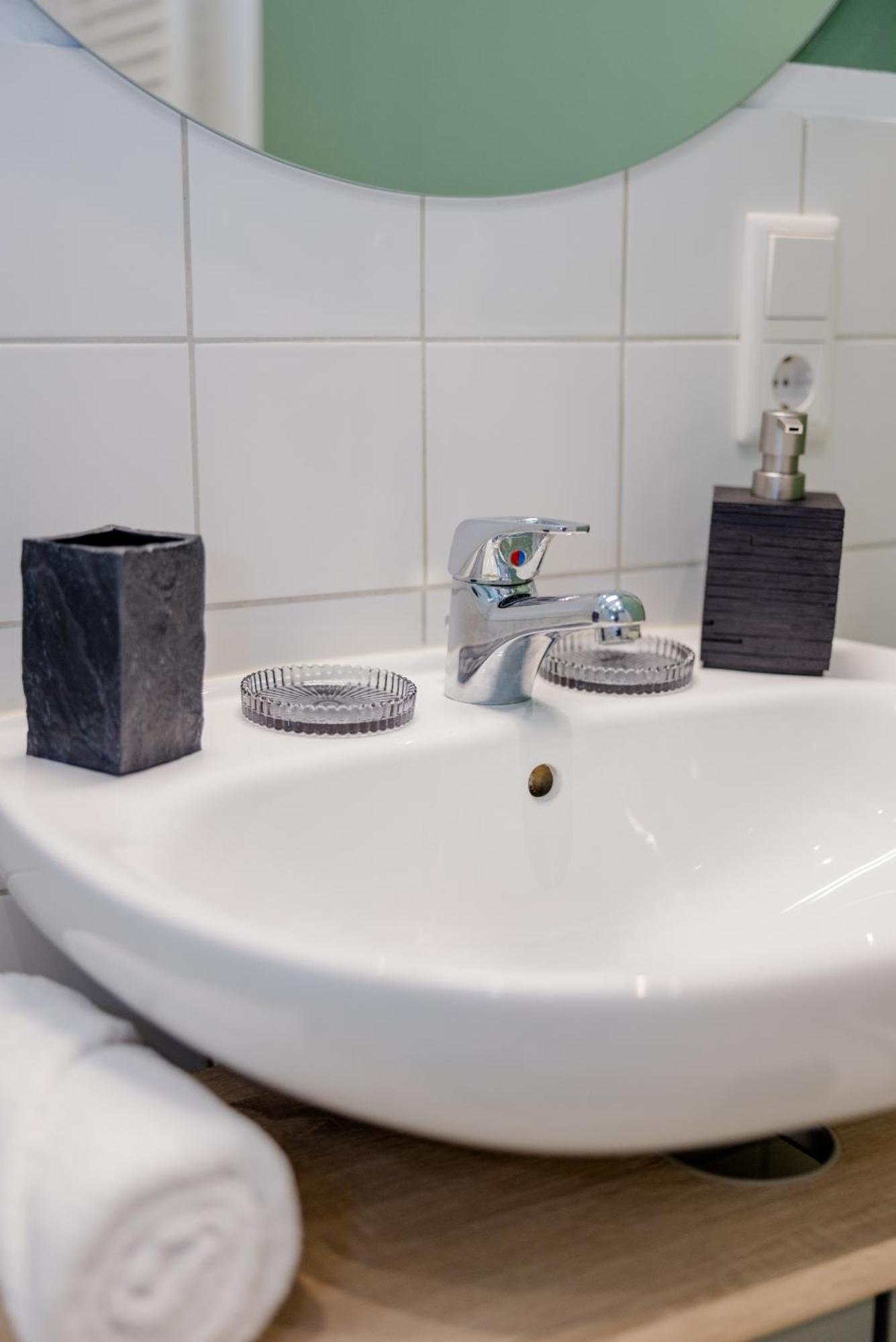 Lumen Homes - Altstadt-Studio Direkt Im Zentrum, Kueche, Netflix, Oeffentlicher Parkplatz Ums Eck Ingolstadt Exterior foto